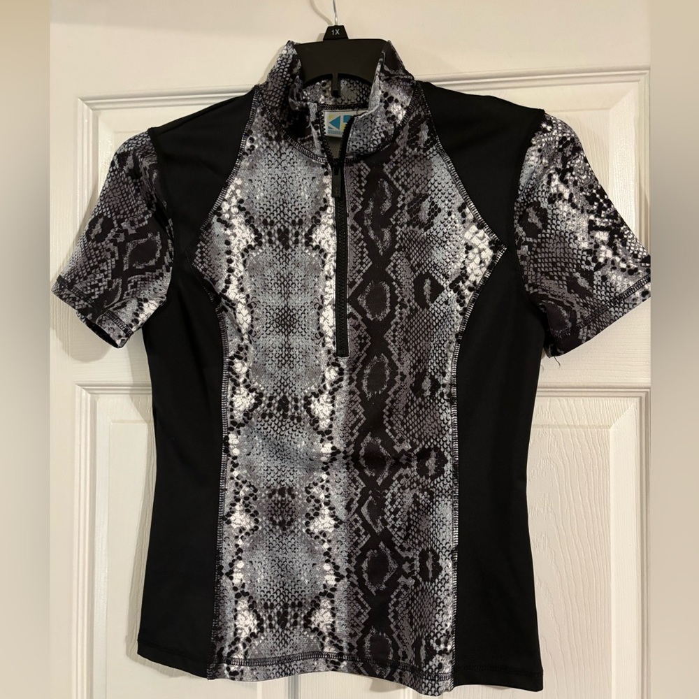 Black & Gray Snake-Print Short Sleeve Button-Down Top